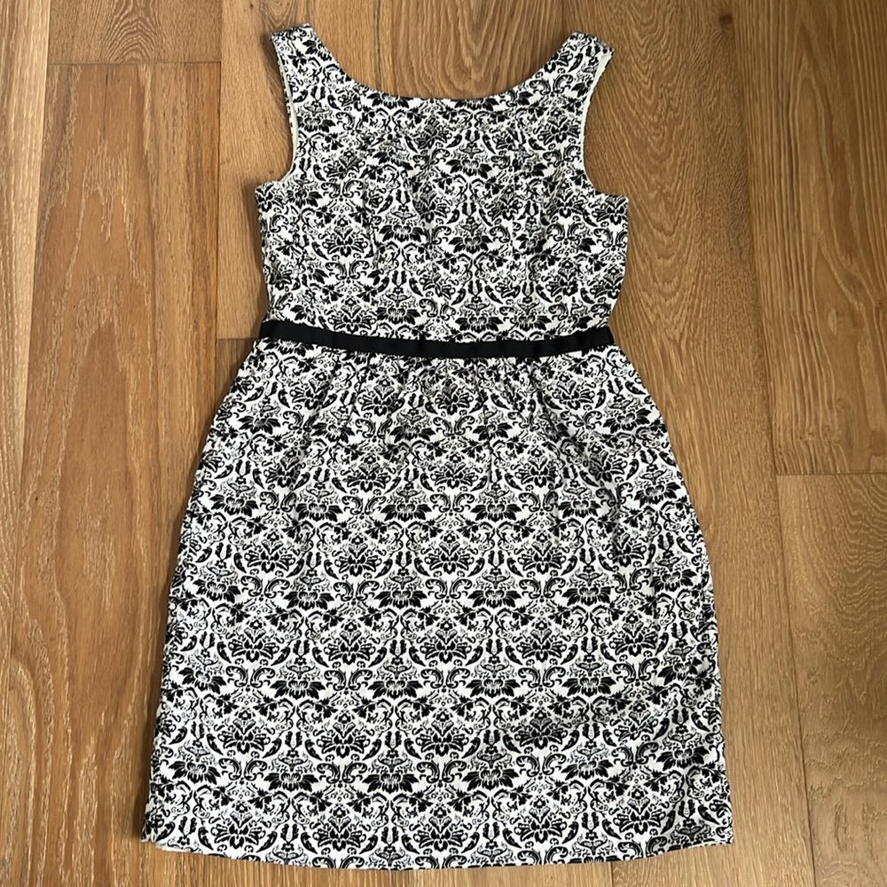 Loft black and white print sleeveless dress